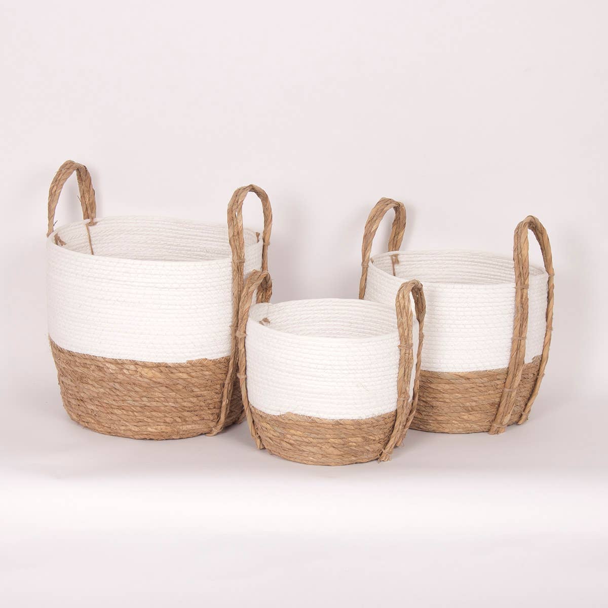 White/natural plastic lined baskets